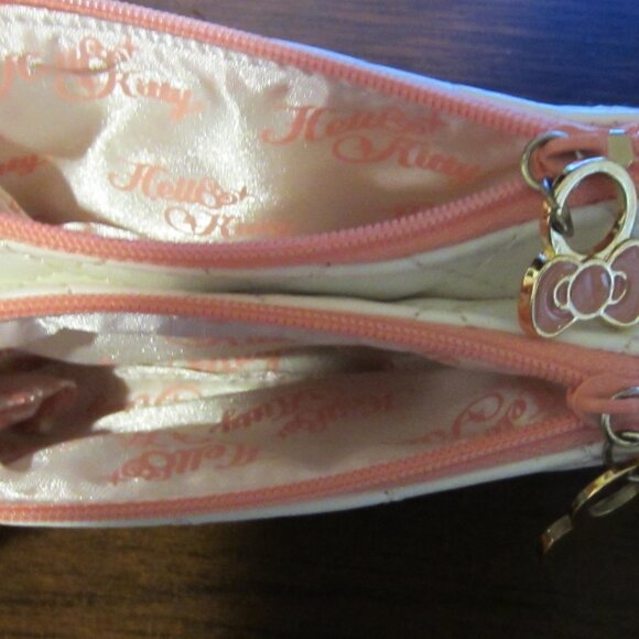 Quilted embroidery Hello Kitty Wristlet - Picture 3 of 3
